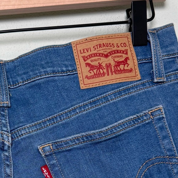 Levi's High Rise Denim Jean Cut Off Raw Hem Distressed Shorts Size 31 - Picture 5 of 7